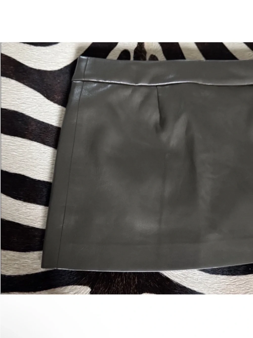 NWT Aritzia Wilfred REN Faux Leather Mini Skort Sz 10/M Green Zipper front